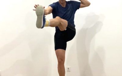 Abdominales de pie 7 minutos non-stop: para los muy cafeteros.
