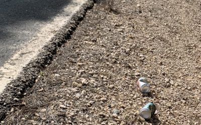 Los riesgos de tirar basura a las cunetas.